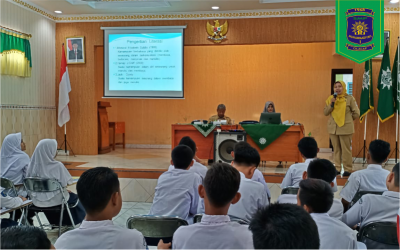 Seminar Literasi Sekolah dengan tema “Bersama Buku, Kita Mampu”.